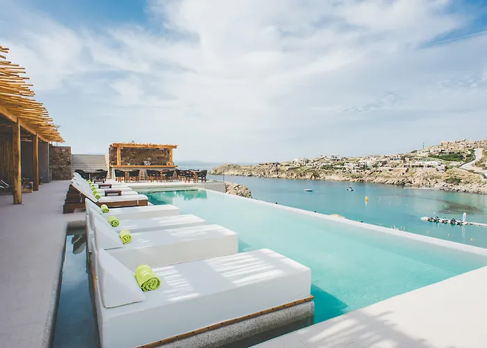 Super Paradise Hotel