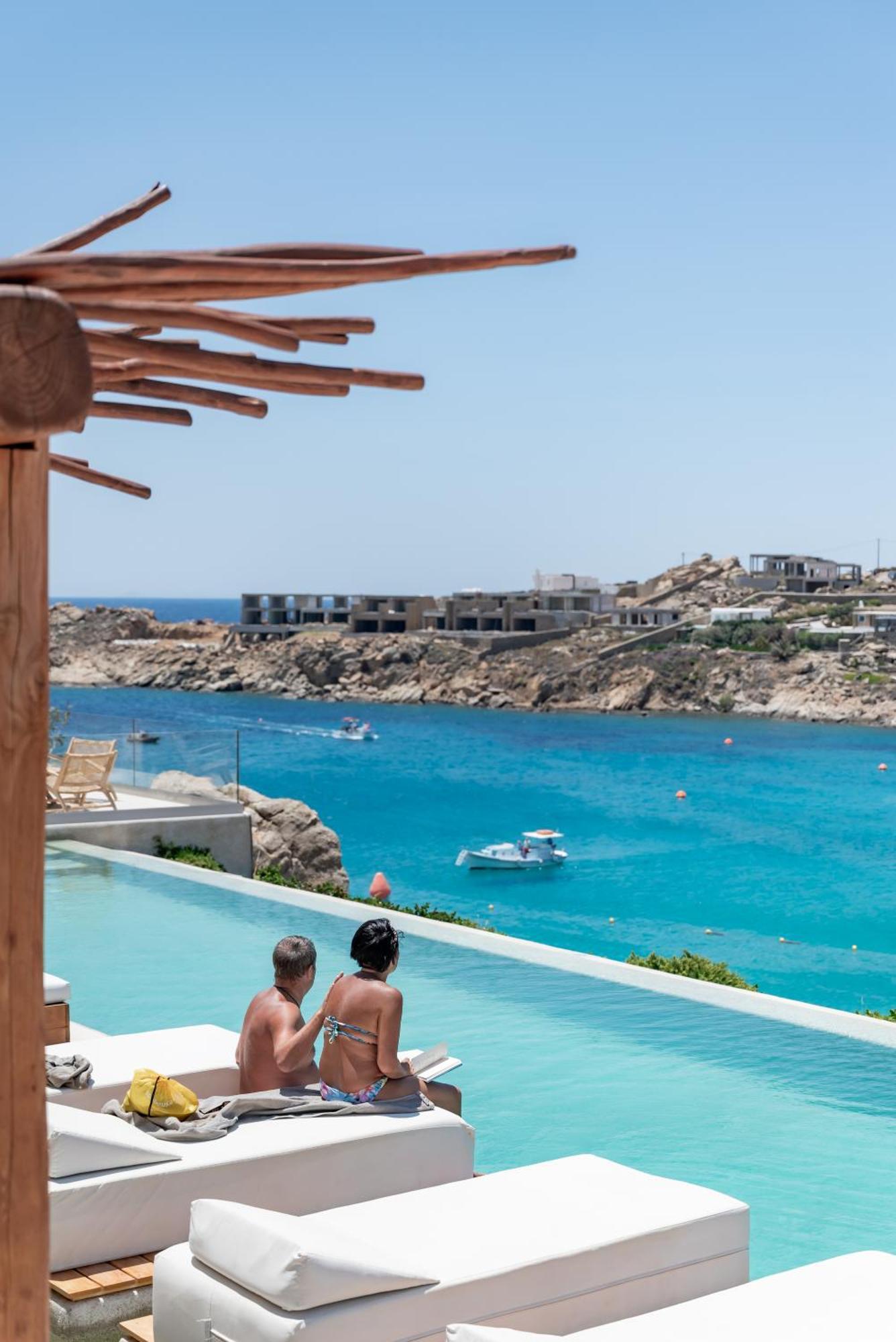 Super Paradise Hotel Hotel