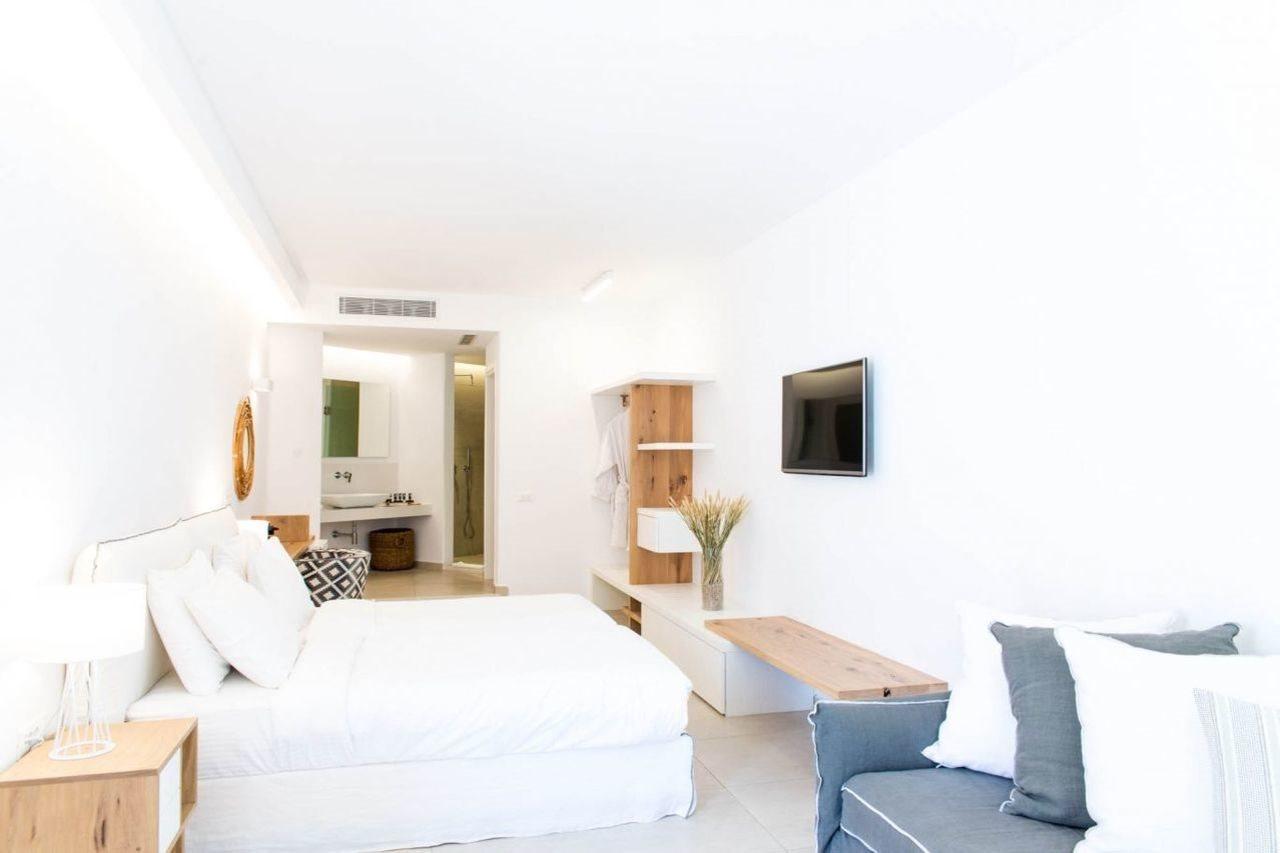 Super Paradise Hotel 2*